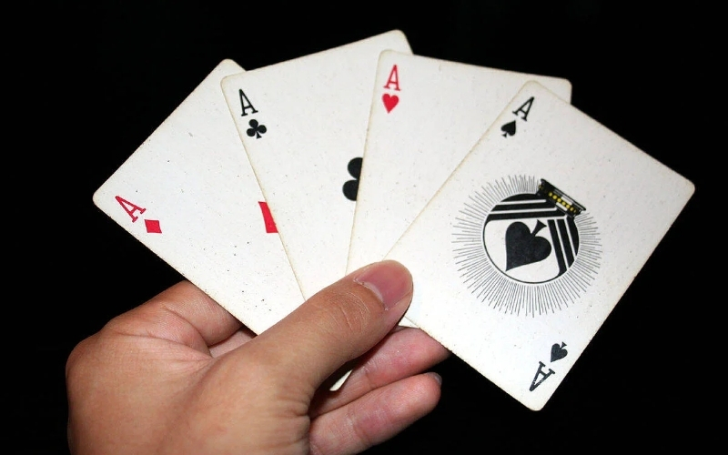 Thứ tự độ mạnh của các lá bài và chất (Cơ, Rô, Chuồn, Bích) bạn cần biết