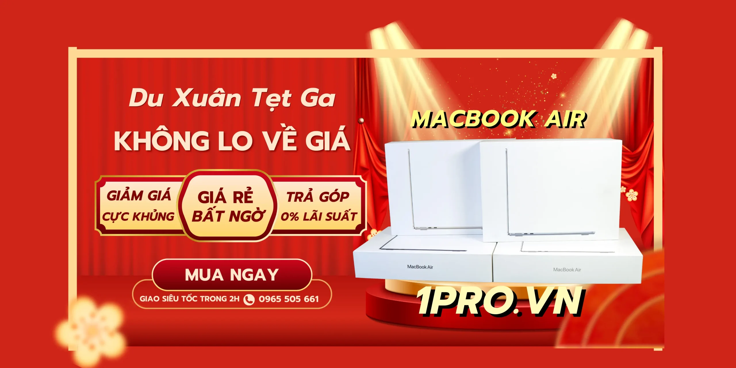 Macbook Air mỏng nhẹ đặt trên bàn làm việc hiện đại