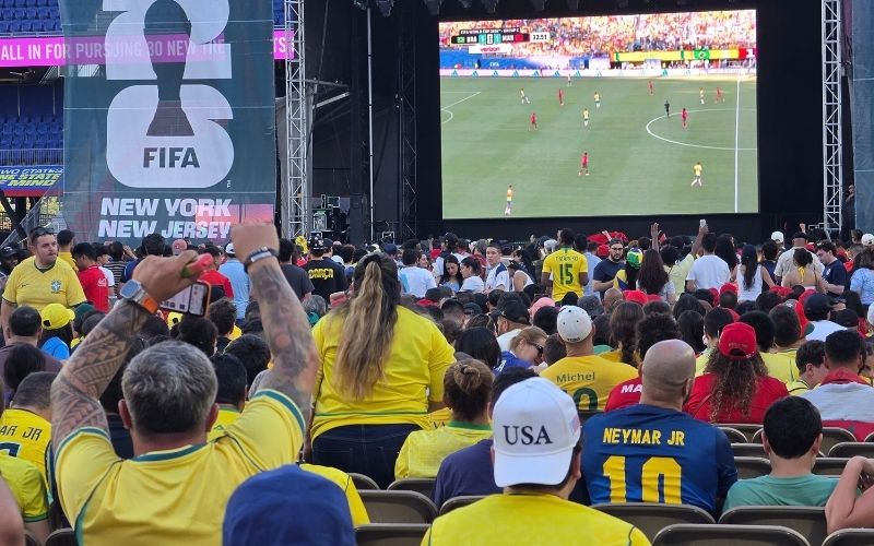 Trực tiếp không khí cuồng nhiệt tại các fanzone trận chung kết World Cup 2026