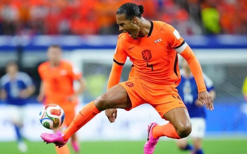 Khám phá bản lĩnh thi đấu và khả năng chỉ huy hàng thủ của Virgil van Dijk